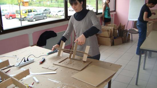 STAGE BRICO DECO 23 AVRIL 2011 MEUBLE EN CARTON